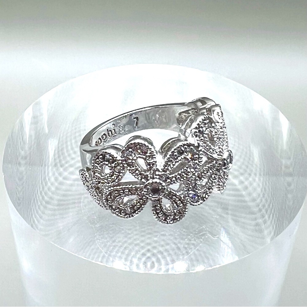 NWOT lia sophia “Abloom” ring Sz 7 Total CZ wt. 1.2ct. Polished silver tone band